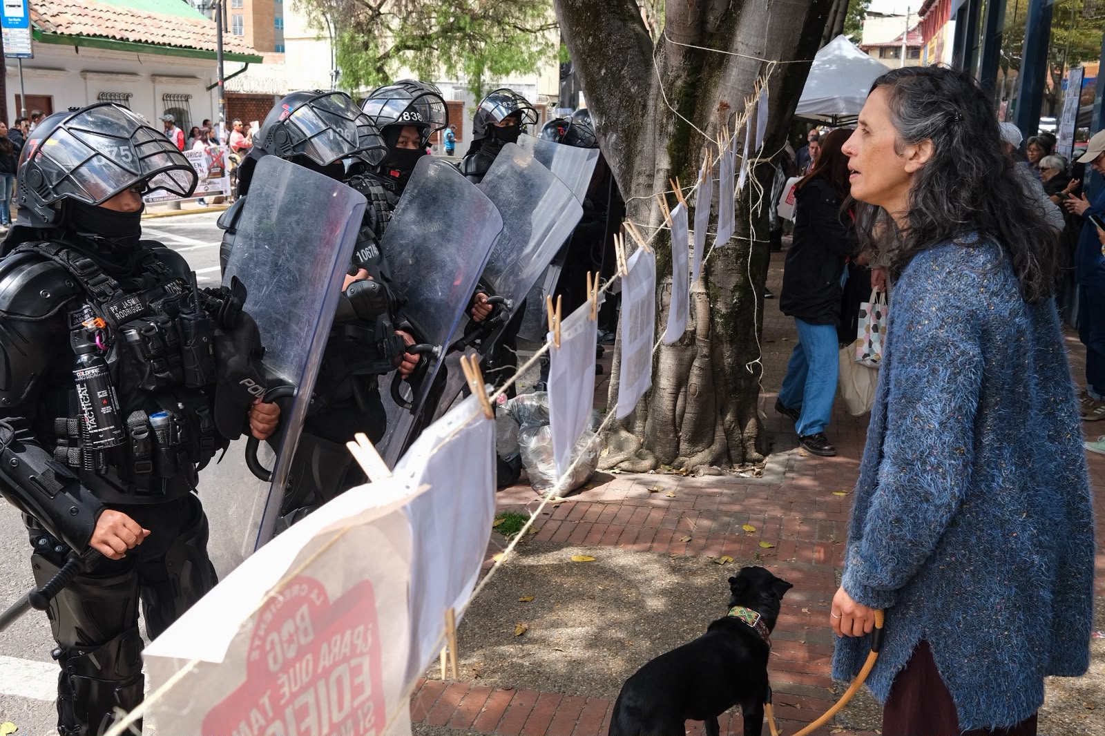 La Macarena y la Perseverancia: una disputa por el derecho a habitar 15 Presencia policial desproporcionada en protesta contra Click Living | © Colectivo Herencia y Memoria Viva