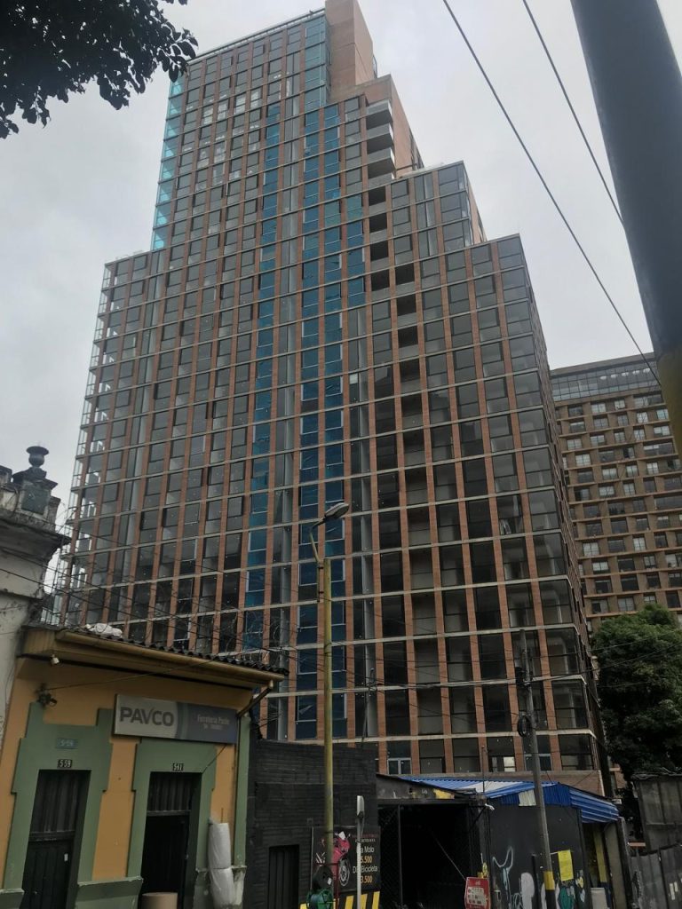 La Macarena y la Perseverancia: una disputa por el derecho a habitar 13 Gentrificación en barrio San Martin, Bogotá | © Colectivo Herencia y Memoria Viva