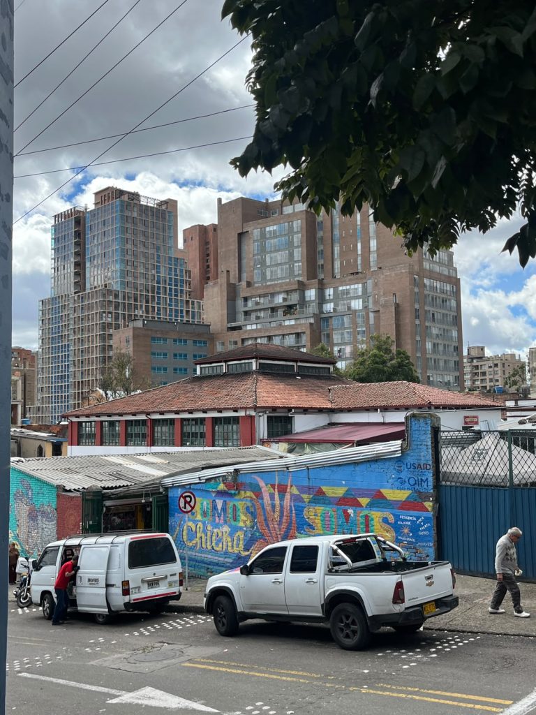 La Macarena y la Perseverancia: una disputa por el derecho a habitar 14 Gentrificación en barrio San Martin, Bogotá | © Colectivo Herencia y Memoria Viva